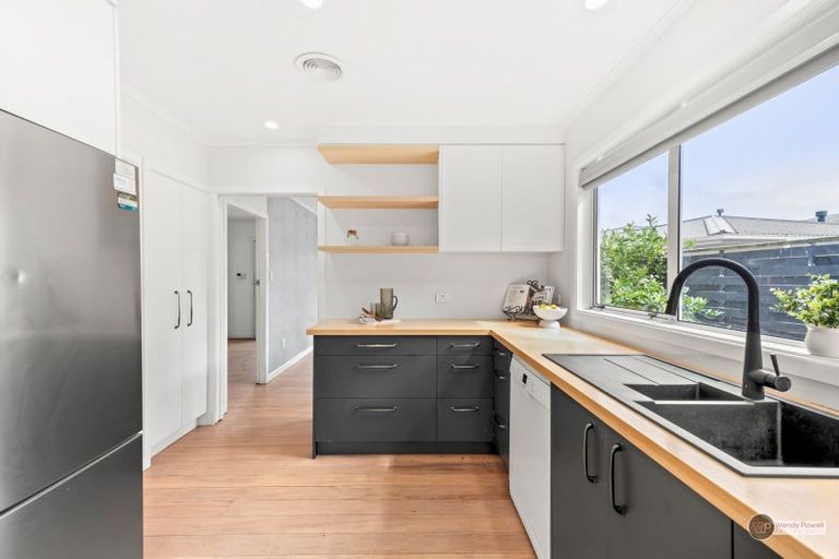 Photo of property in 23 Dowling Grove, Silverstream, Upper Hutt, 5019