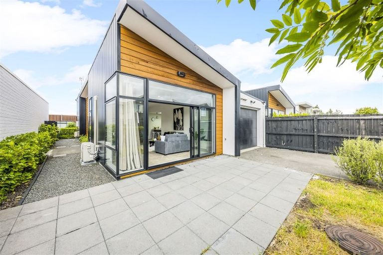 Photo of property in 20 Liberation Road, Papakura, 2110