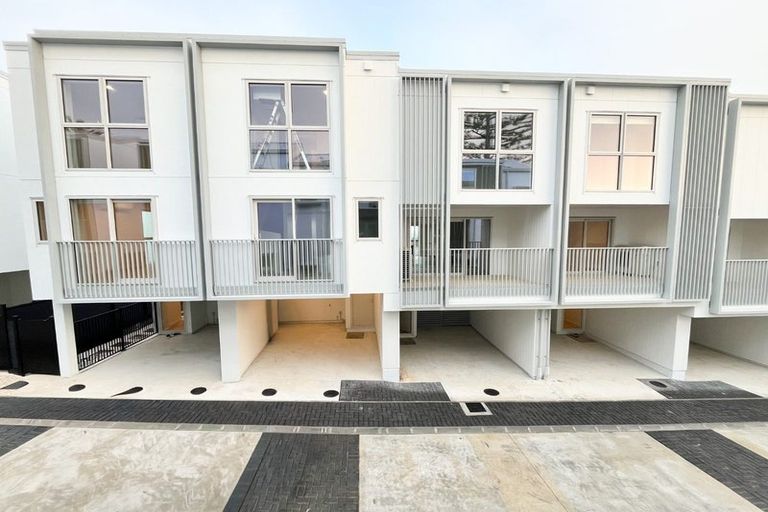 Photo of property in 12/9 Aeroview Drive, Beach Haven, Auckland, 0626