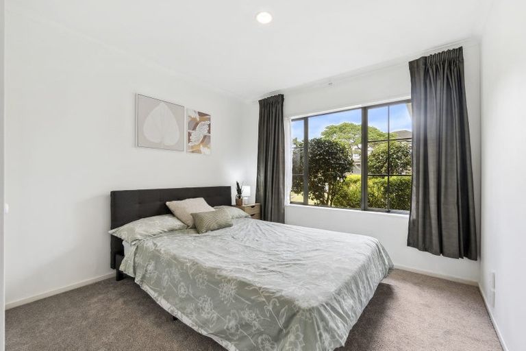 Photo of property in 23 Delmont Close, East Tamaki Heights, Auckland, 2016
