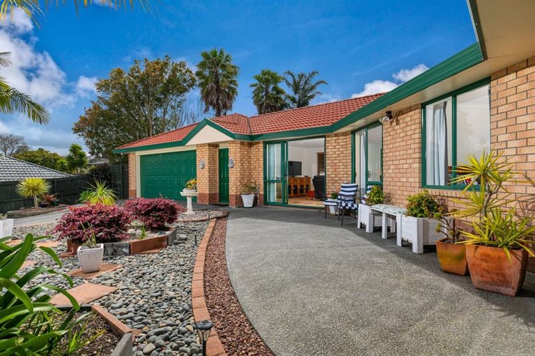 Photo of property in 48 View Ridge Drive, Ranui, Auckland, 0612