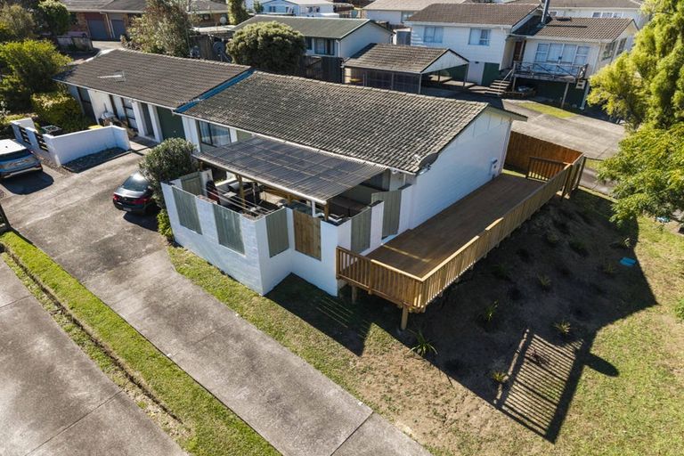 Photo of property in 1/37 Simon Ellice Drive, Bayview, Auckland, 0629