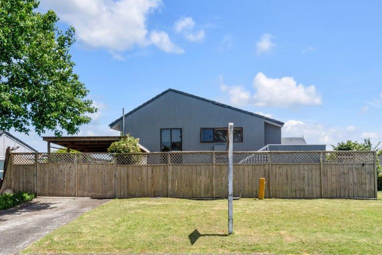 Photo of property in 1/180 Sandspit Road, Shelly Park, Auckland, 2014