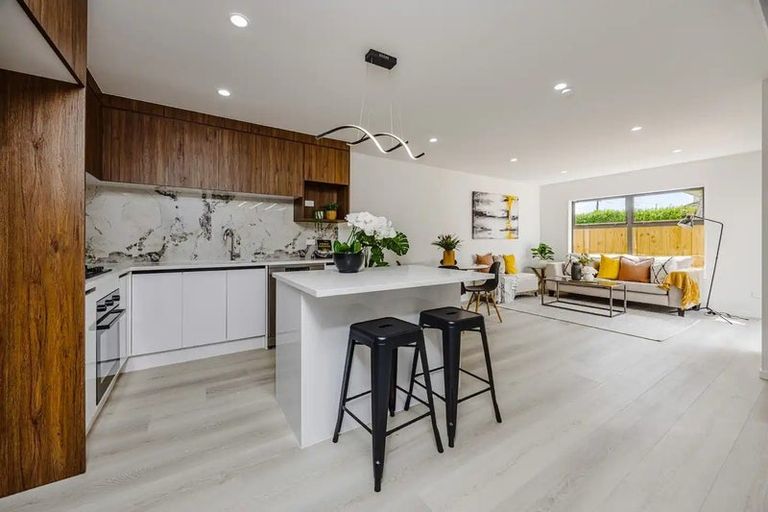 Photo of property in 8e Arimu Road, Papakura, 2110