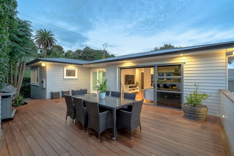 Photo of property in 5 Sea Vista Avenue, Beach Haven, Auckland, 0626