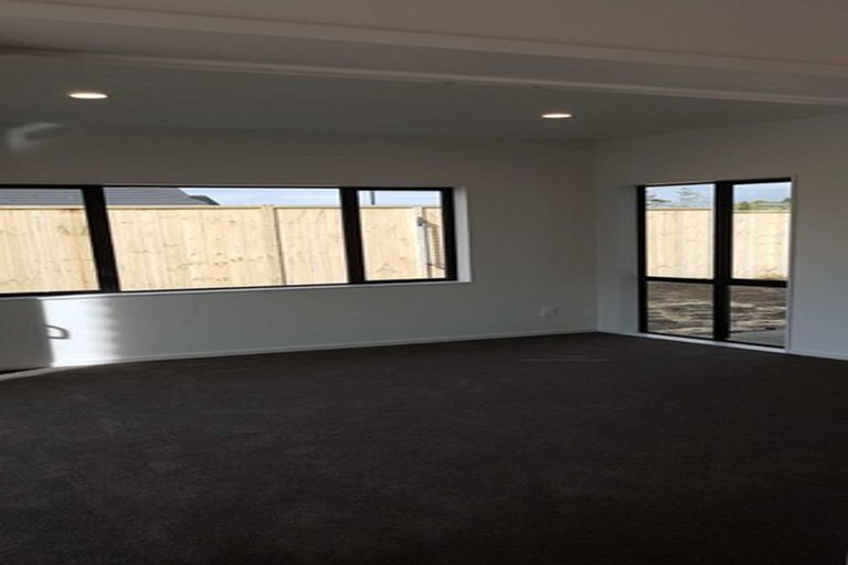 Photo of property in 168 Arran Point Parade, Orewa, 0931