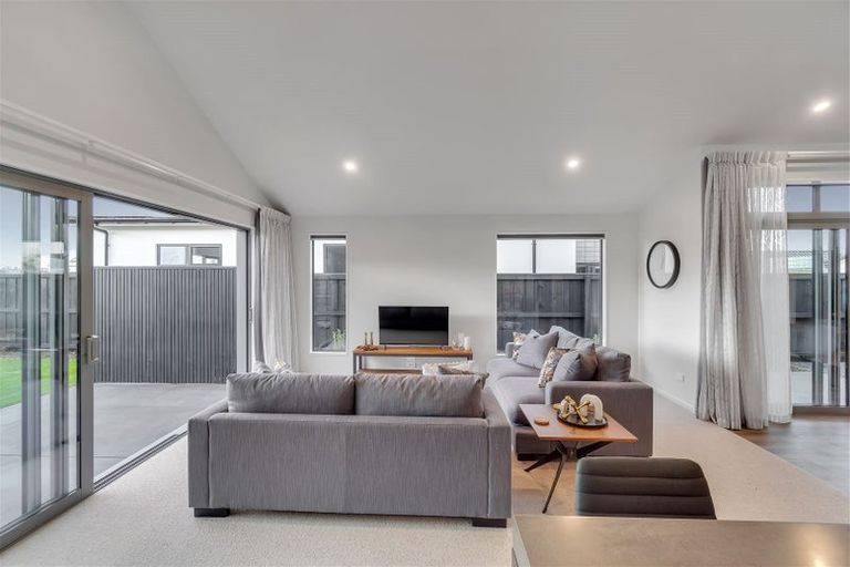 Photo of property in 27 Finstock Way, Rolleston, 7614