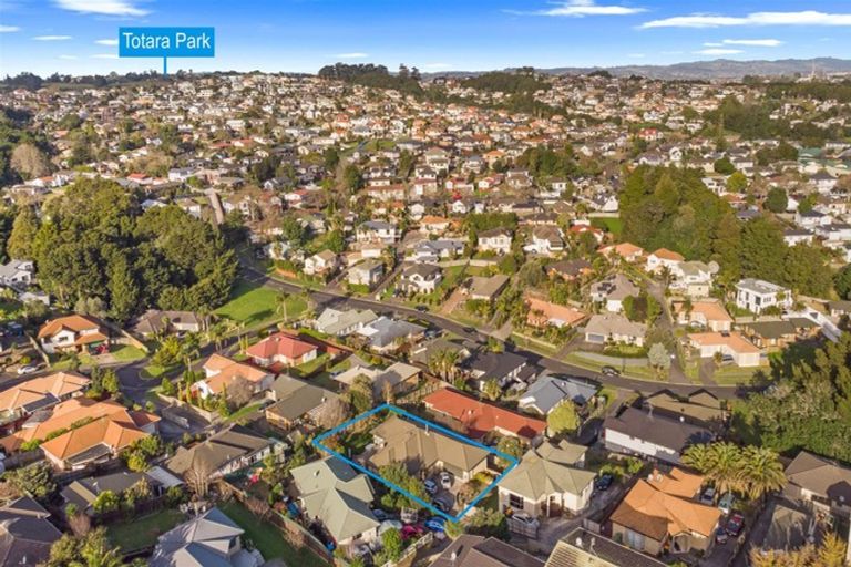 Photo of property in 19 Chieftain Rise, Goodwood Heights, Auckland, 2105