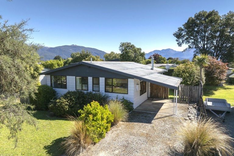 Photo of property in 221 Milford Road, Te Anau, 9600