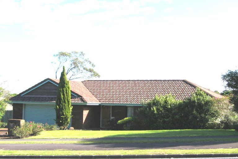Photo of property in 15 Meadowland Drive, Somerville, Auckland, 2014