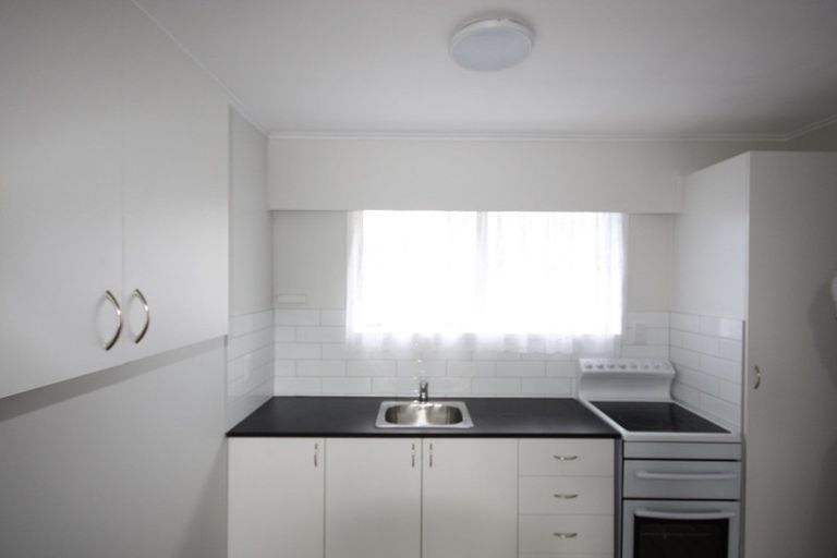 Photo of property in 64a Clayburn Road, Glen Eden, Auckland, 0602