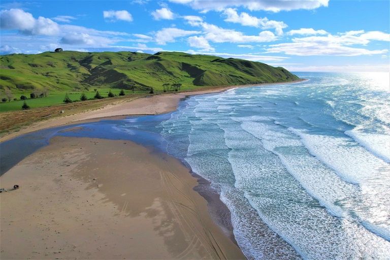 Photo of property in 9 Shoal Beach Road, Aramoana, Omakere, 4271