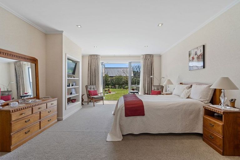 Photo of property in 12 Gleneagles Way, Waiwhakaiho, New Plymouth, 4312