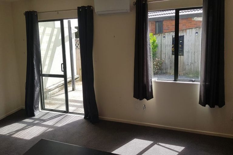 Photo of property in 8/3 Orwell Road, Greenhithe, Auckland, 0632