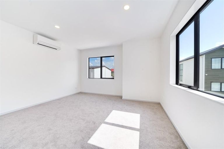 Photo of property in 14 Matukutureia Lane, Manurewa, Auckland, 2102