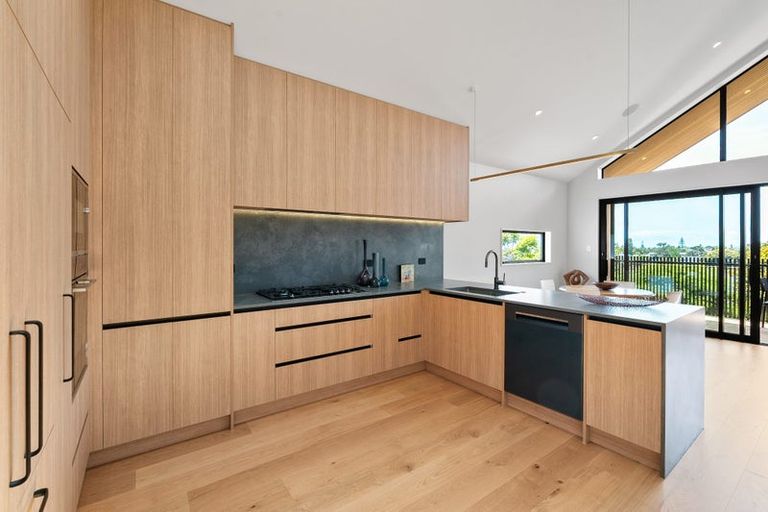 Photo of property in 15c Kiri Place, Mairangi Bay, Auckland, 0630