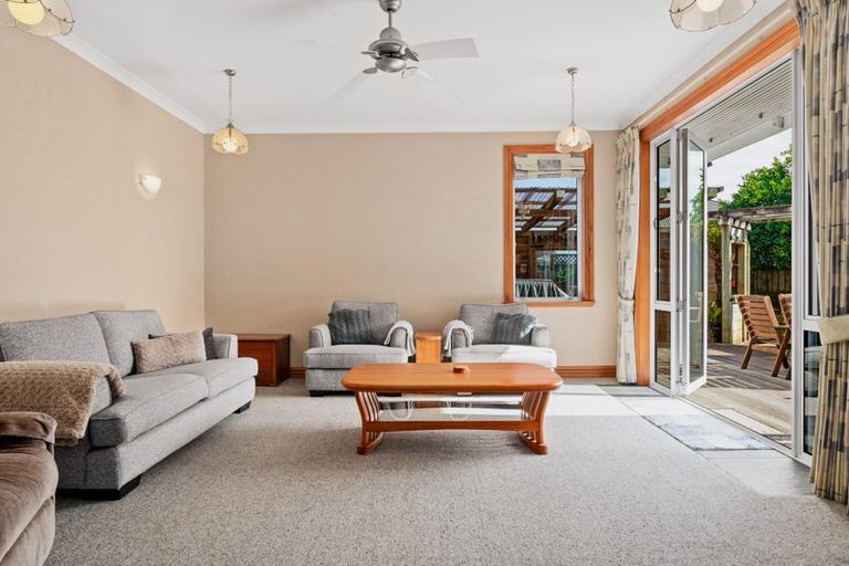 Photo of property in 16 Thistlewood Avenue, Hamilton East, Hamilton, 3216