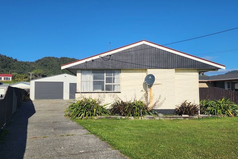 Photo of property in 100 Domett Esplanade, Cobden, Greymouth, 7802