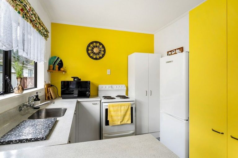 Photo of property in 5a Glenbrook Grove, Naenae, Lower Hutt, 5011