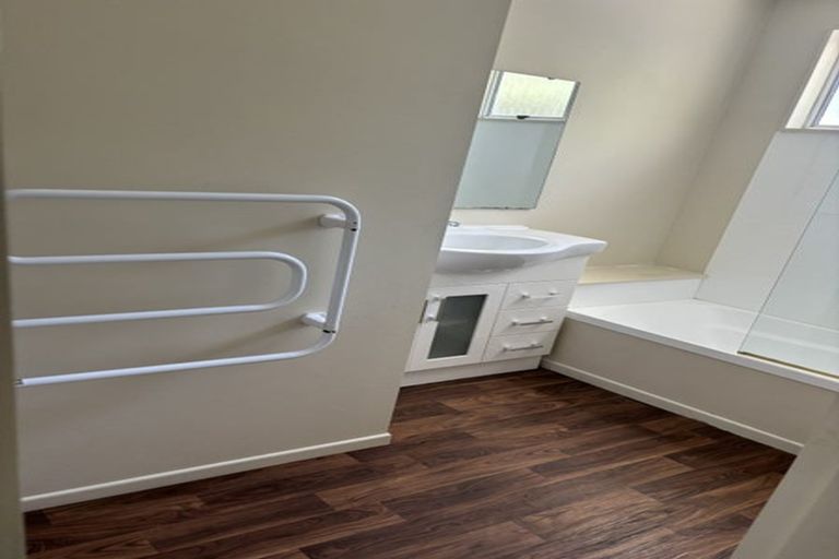 Photo of property in 89a Stewart Drive, Newlands, Wellington, 6037