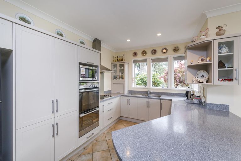 Photo of property in 4 The Oaks, Awapuni, Palmerston North, 4412