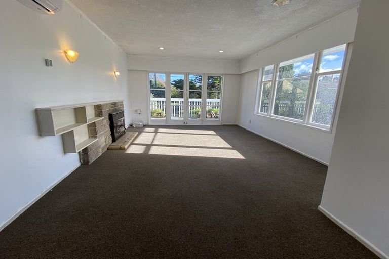 Photo of property in 3 Longburn Road, Henderson, Auckland, 0610