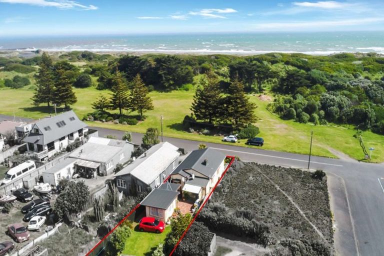 Photo of property in 20 Seafront Road, Castlecliff, Whanganui, 4501