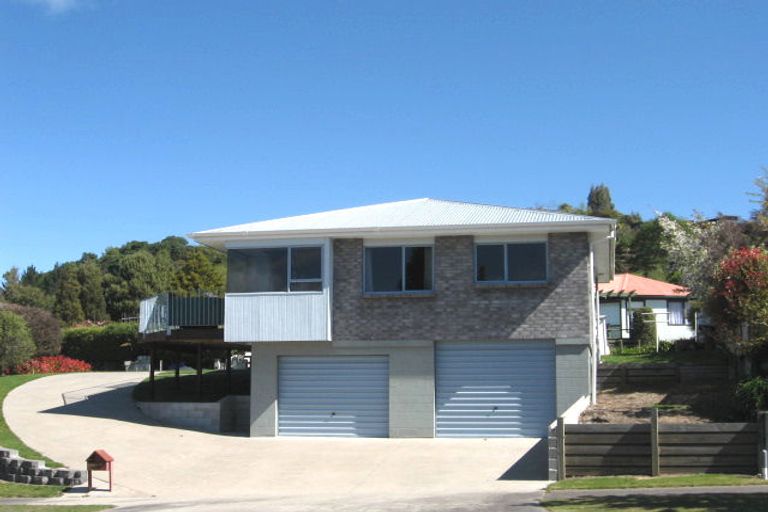 Photo of property in 19 Reeves Road, Acacia Bay, Taupo, 3330