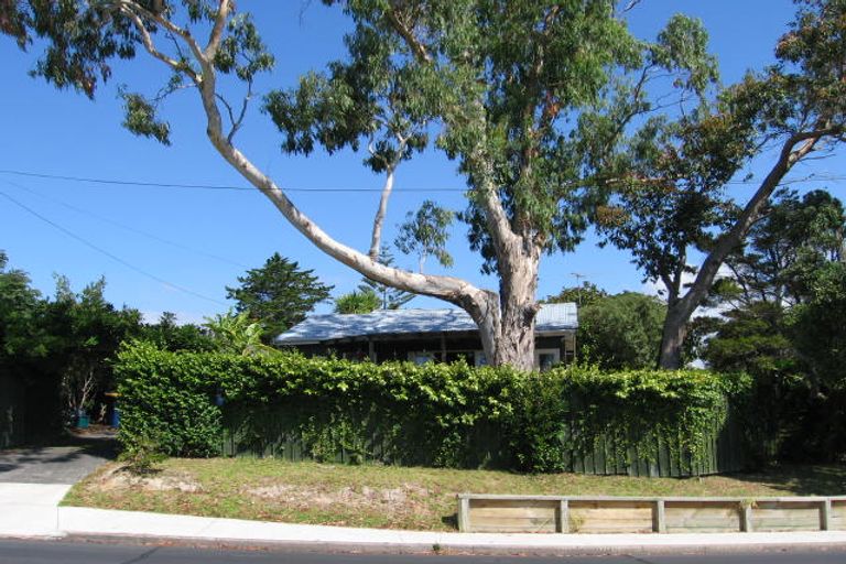 Photo of property in 50 County Road, Torbay, Auckland, 0630