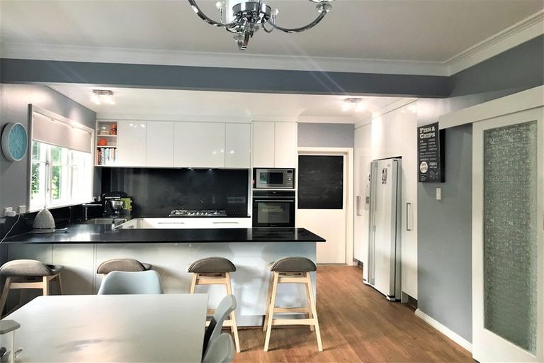 Photo of property in 402 South Road, Hawera, 4674