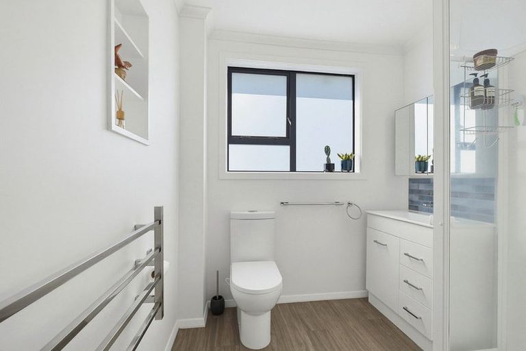Photo of property in 110 Main Road, Titahi Bay, Porirua, 5022