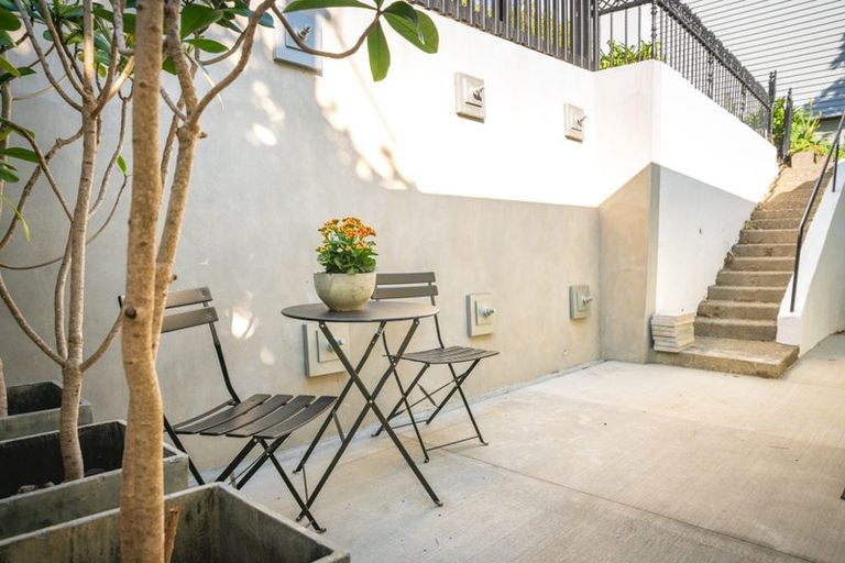 Photo of property in 37 The Crescent, Roseneath, Wellington, 6011