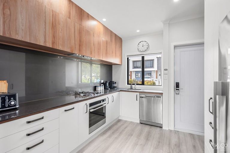 Photo of property in 8 Josland Lane, Wallaceville, Upper Hutt, 5018