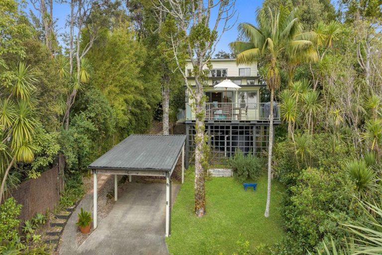 Photo of property in 11 Opou Road, Titirangi, Auckland, 0604