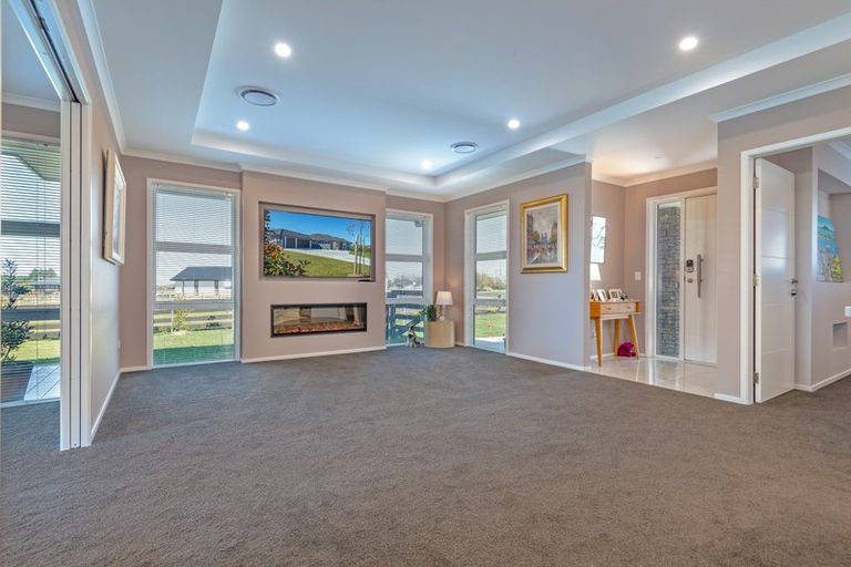 Photo of property in 61 Hartwell Drive, Kelvin Grove, Palmerston North, 4470