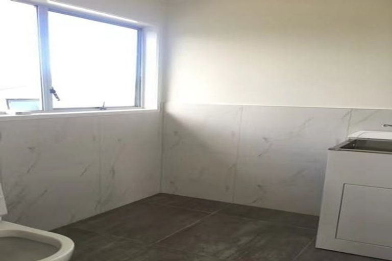 Photo of property in 22 Blanche Way, Half Moon Bay, Auckland, 2012