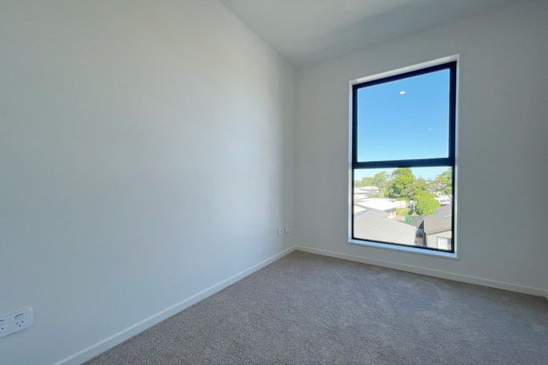 Photo of property in 7/105 Hobsonville Road, West Harbour, Auckland, 0618