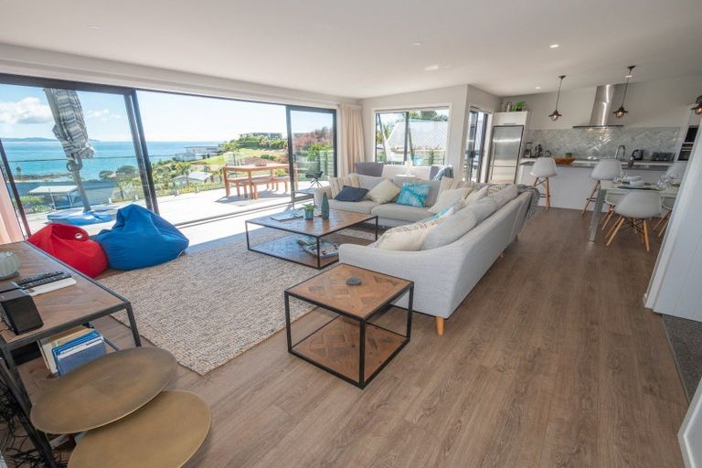 Photo of property in 7 Dudley Crescent, Cable Bay, 0420