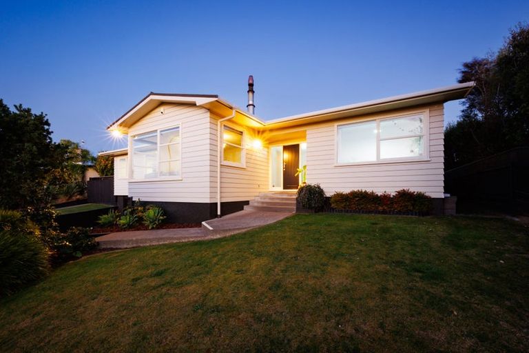 Photo of property in 36 Winston Avenue, Hokowhitu, Palmerston North, 4410