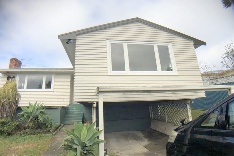 Photo of property in 8 Binsted Road, New Lynn, Auckland, 0600