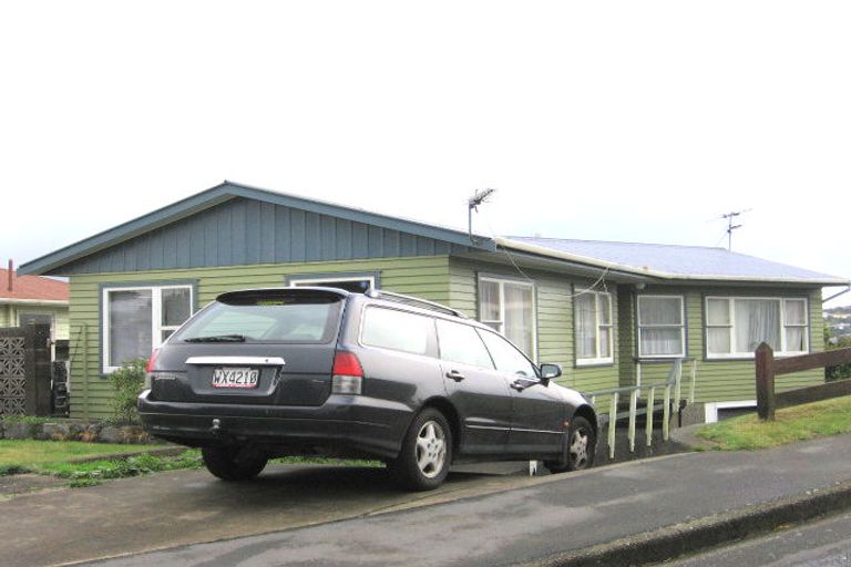 Photo of property in 1 Archbold Street, Newlands, Wellington, 6037