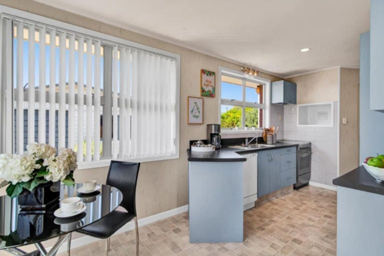 Photo of property in 9 Kennedy Place, Merrilands, New Plymouth, 4312