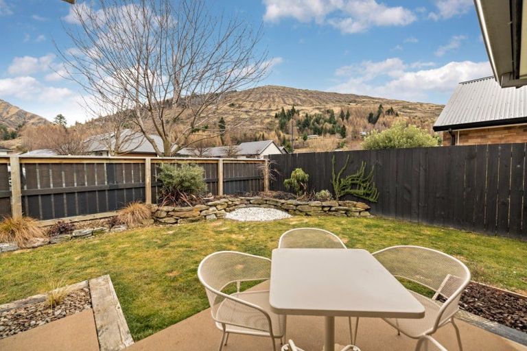 Photo of property in 2 Sew Hoy Lane, Arthurs Point, Queenstown, 9371