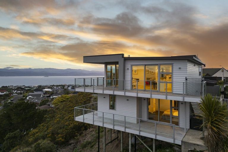 Photo of property in 8 Imran Terrace, Khandallah, Wellington, 6035