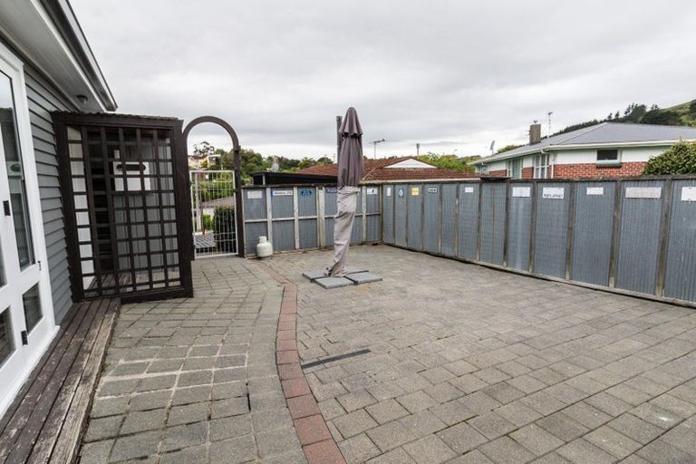 Photo of property in 30c Collins Avenue, Tawa, Wellington, 5028