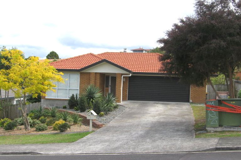 Photo of property in 10 Van Dyke Place, West Harbour, Auckland, 0618