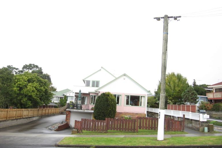 Photo of property in 67a Uxbridge Road, Mellons Bay, Auckland, 2014
