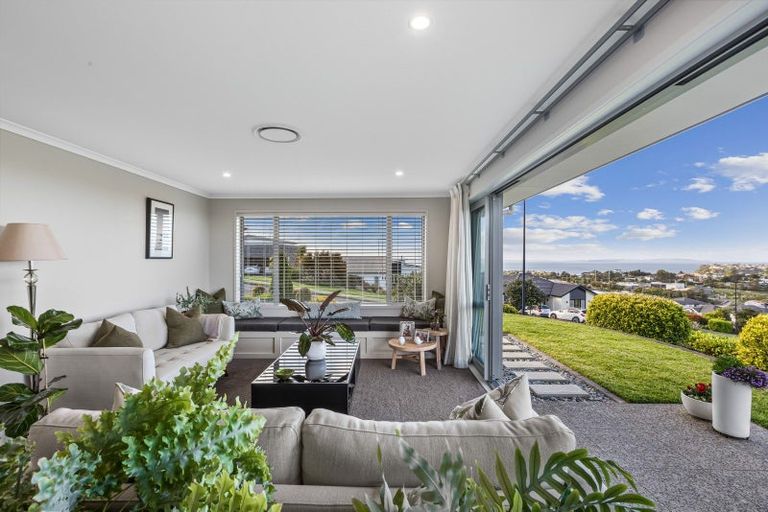 Photo of property in 8 Woodridge Drive, Stanmore Bay, Whangaparaoa, 0932