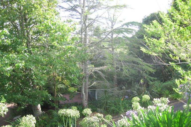 Photo of property in 76 Exmouth Road, Northcote, Auckland, 0627