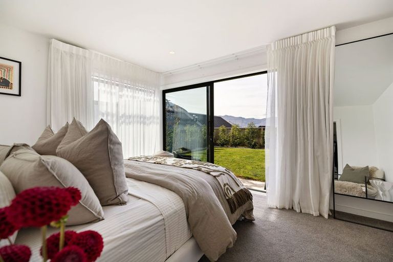 Photo of property in 20 Howden Drive, Jacks Point, 9371